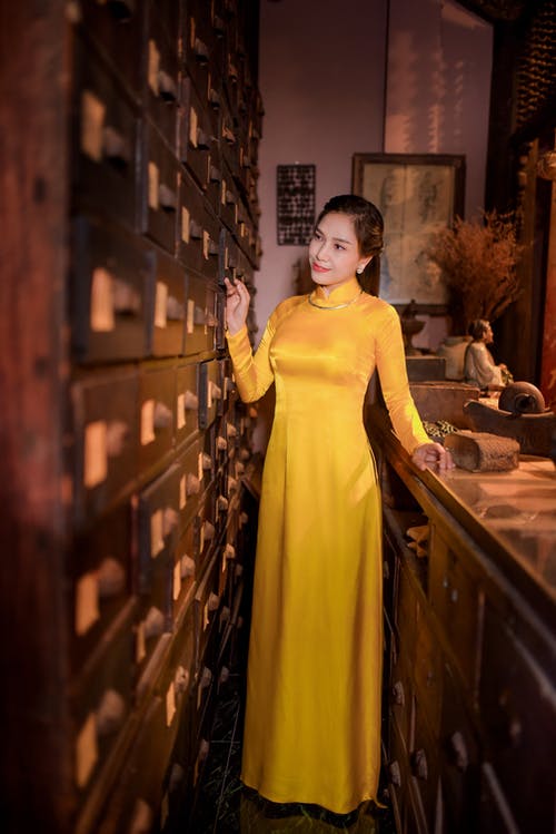 有关传统服装, 优雅, 垂直拍摄的免费素材图片