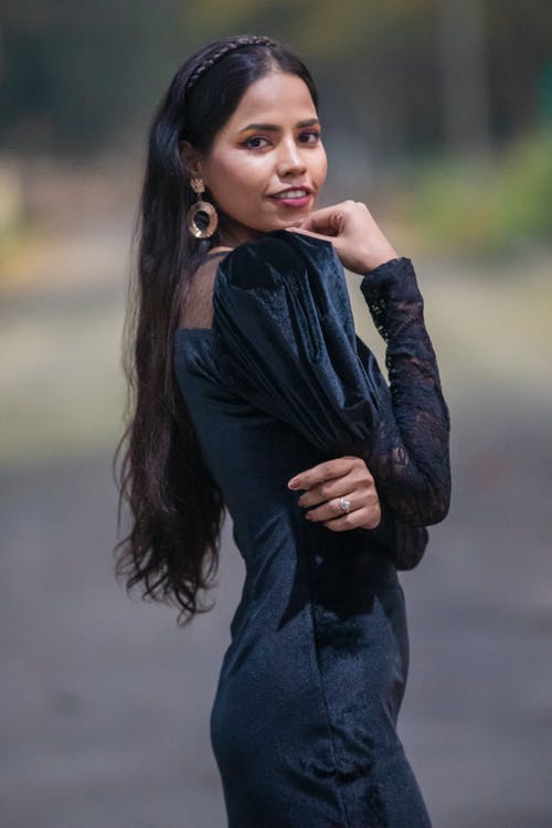 有关光鲜亮丽, 咖啡色头发的女人, 垂直拍摄的免费素材图片