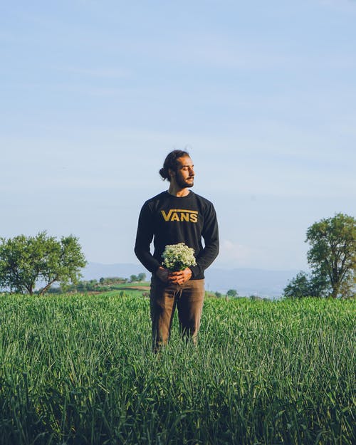 有关人, 垂直拍摄, 握住的免费素材图片