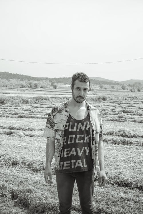 有关人, 單色, 垂直拍摄的免费素材图片