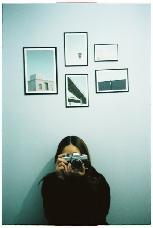 有关单反相机, 垂直拍摄, 女人的免费素材图片