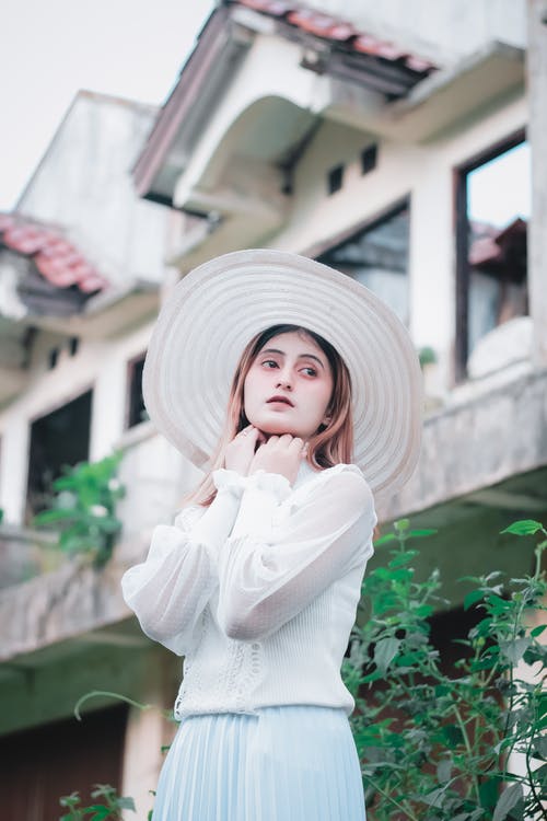 有关低角度拍摄, 垂直拍摄, 女人的免费素材图片