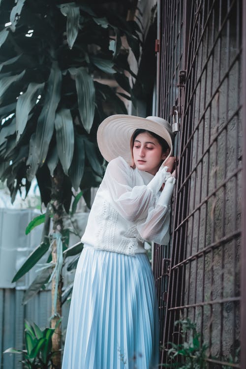 有关垂直拍摄, 女人, 帽子的免费素材图片
