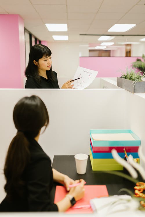 有关上班服, 商量, 圆子笔的免费素材图片