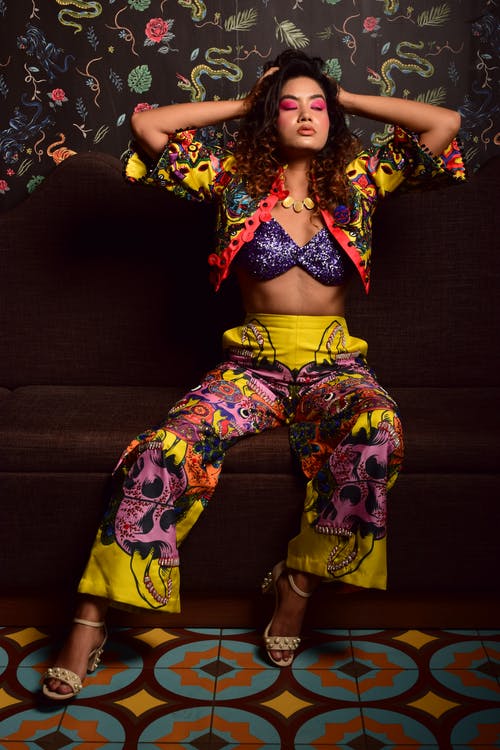 有关坐, 垂直拍摄, 女人的免费素材图片