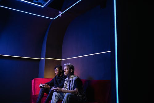 有关一起, 坐, 握住的免费素材图片