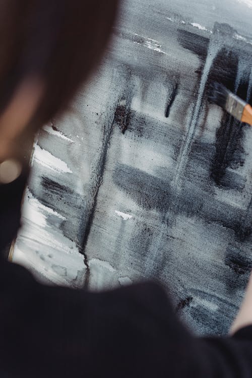 一位画家在做抽象画的特写镜头 · 免费素材图片