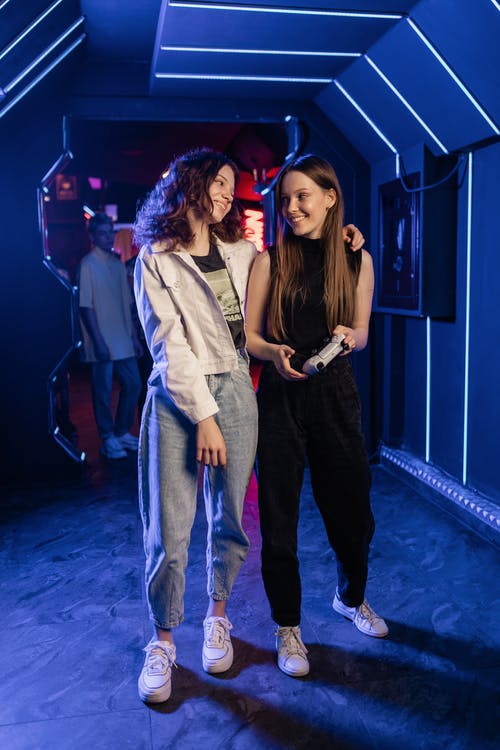 有关一起, 垂直拍摄, 女性的免费素材图片