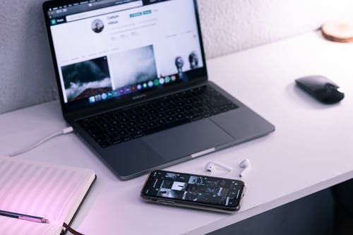 有关airpods, earpods, 小工具的免费素材图片