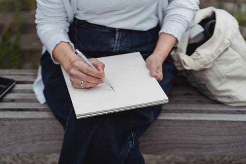 绘制艺术品的人 · 免费素材图片