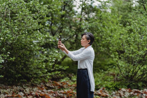 有关侧面图, 女人, 手机的免费素材图片
