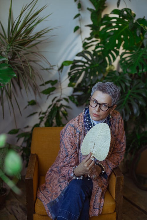 有关人, 单人沙发, 女性的免费素材图片