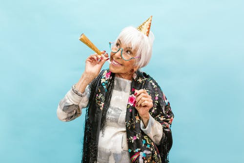 有关喇叭, 女人, 微笑的免费素材图片