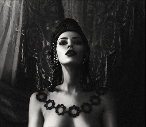 有关光鲜亮丽, 半裸, 女人的免费素材图片