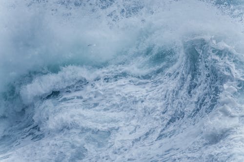 有关水, 波浪撞击, 海水泡沫的免费素材图片