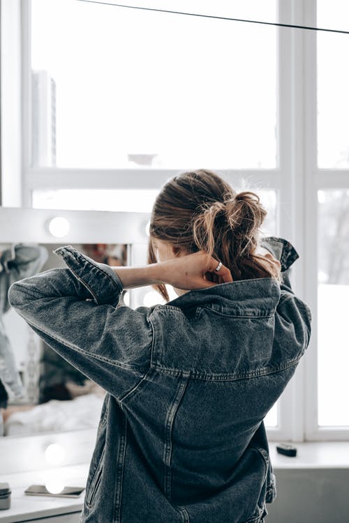 有关反射, 垂直拍摄, 女人的免费素材图片