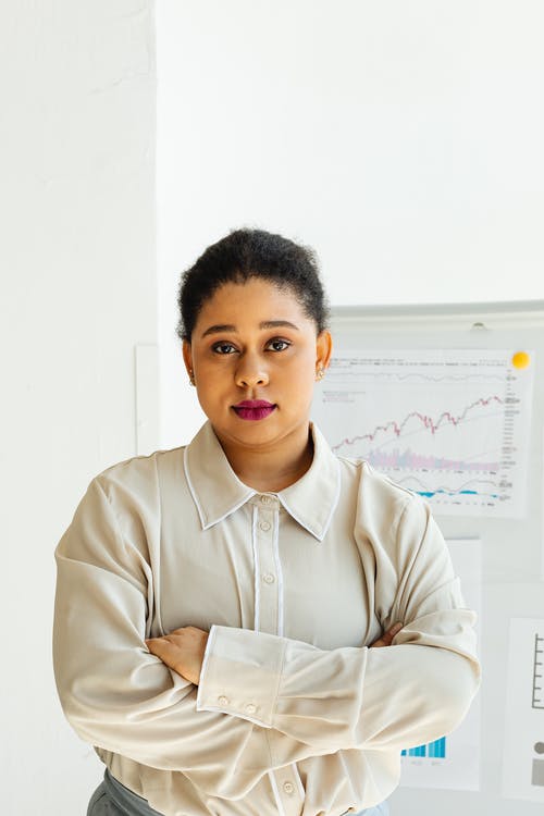 有关信心, 化妆, 双臂交叉的免费素材图片