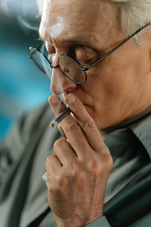 有关人, 垂直拍摄, 烟雾的免费素材图片