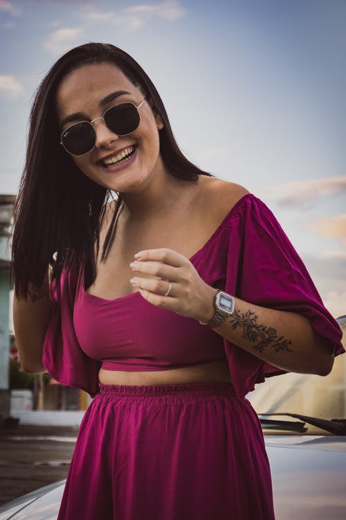 有关垂直拍摄, 墨镜, 女人的免费素材图片