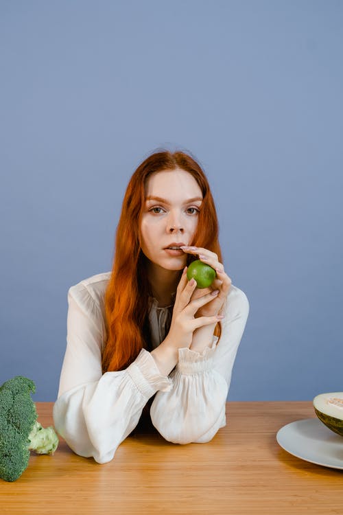 有关健康食品, 垂直拍摄, 女人的免费素材图片
