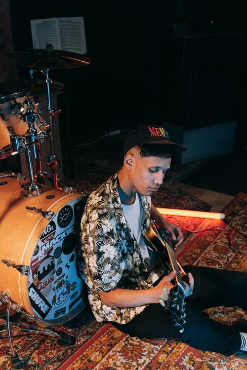 有关人, 吉他手, 地板的免费素材图片