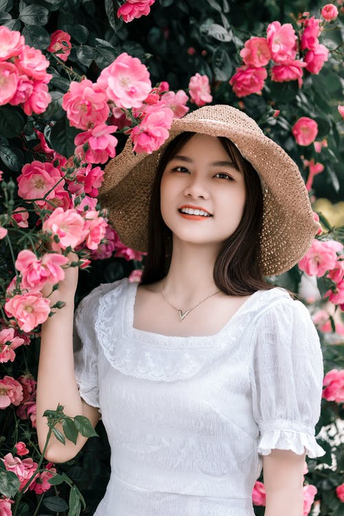 有关垂直拍摄, 太阳帽, 女人的免费素材图片