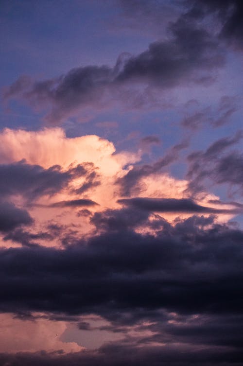 有关垂直拍摄, 多云的, 户外的免费素材图片