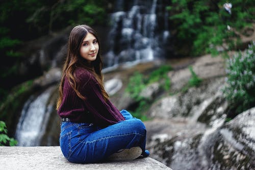 有关人, 休闲, 咖啡色头发的女人的免费素材图片