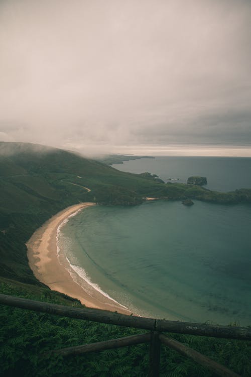 有关垂直拍摄, 天性, 山的免费素材图片
