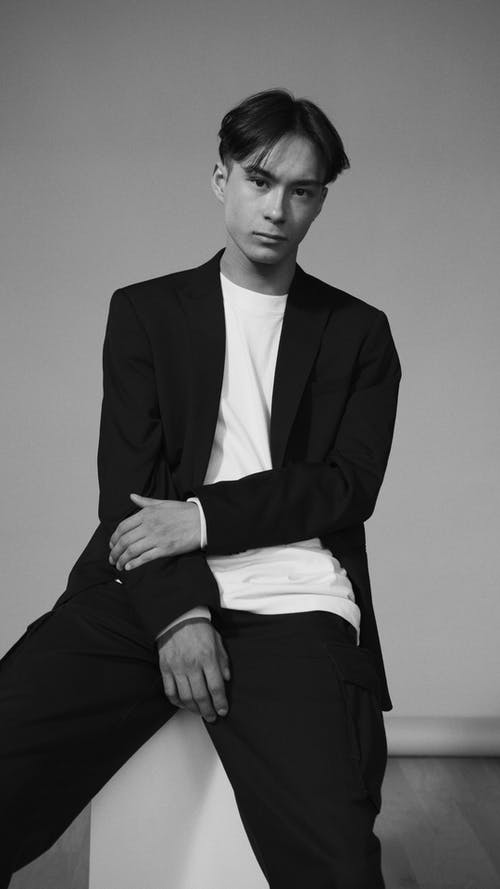 有关人, 严肃, 坐的免费素材图片