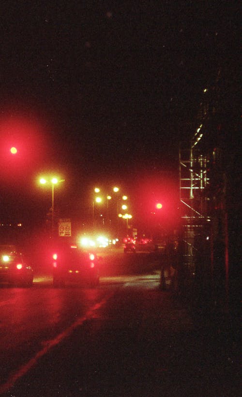 有关垂直拍摄, 夜街, 巷道的免费素材图片