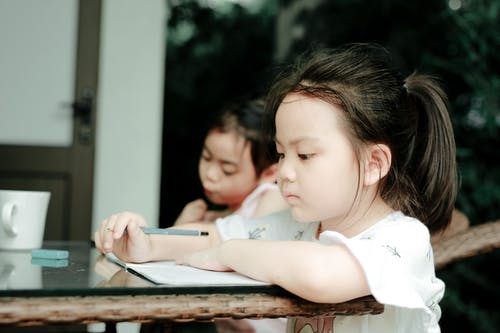 有关侧面轮廓, 坐下, 孩子的免费素材图片
