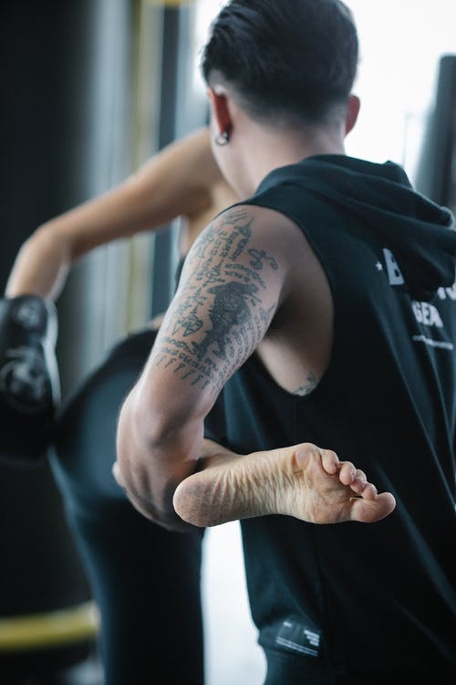 有关不露面, 个人, 伸出援手的免费素材图片