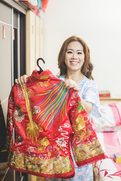 有关传统服装, 垂直拍摄, 女性的免费素材图片