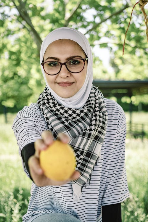 有关人, 围巾, 垂直拍摄的免费素材图片