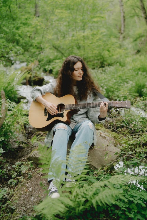 有关全景, 原声吉他, 坐的免费素材图片