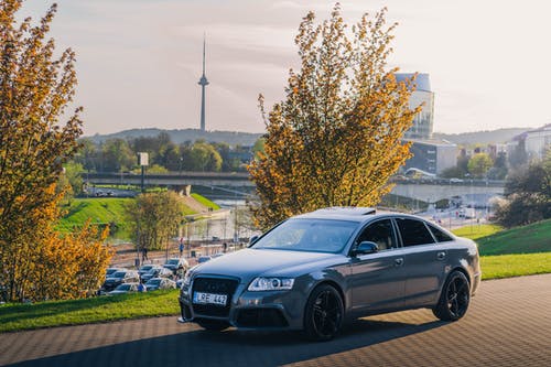 有关四门轿车, 奥迪, 灰的免费素材图片