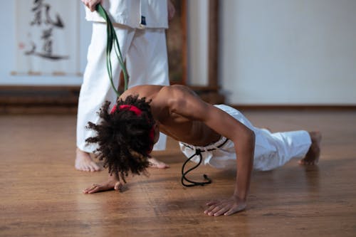 有关人, 俯卧撑, 半裸的免费素材图片