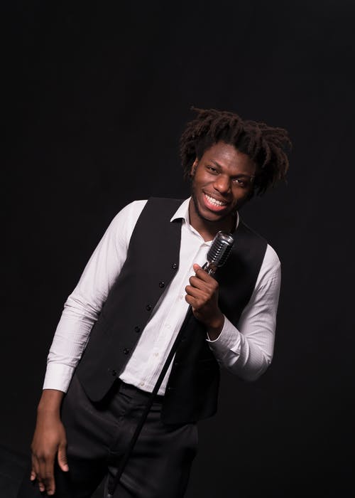 有关人, 垂直拍摄, 微笑的免费素材图片