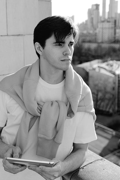 有关3C用品, 人, 单色的免费素材图片