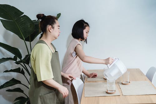 有关倒水, 倾注, 在家的免费素材图片