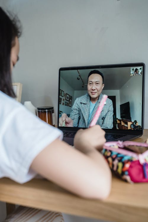 有关人, 在肩膀上射击, 垂直拍摄的免费素材图片