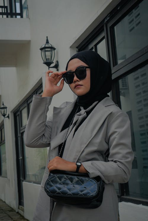 有关垂直拍摄, 墨镜, 大衣的免费素材图片