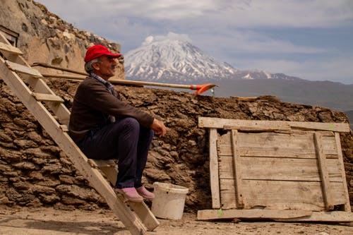 有关坐, 木梯, 老人的免费素材图片