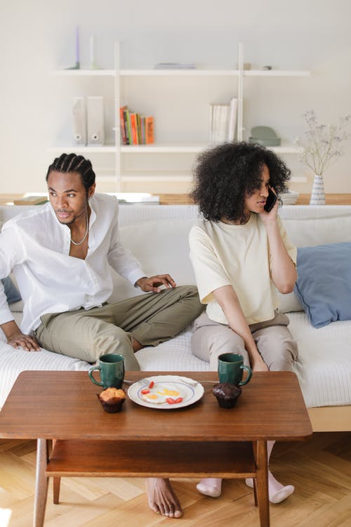 有关＃室内, 在家, 在电话上交谈的免费素材图片