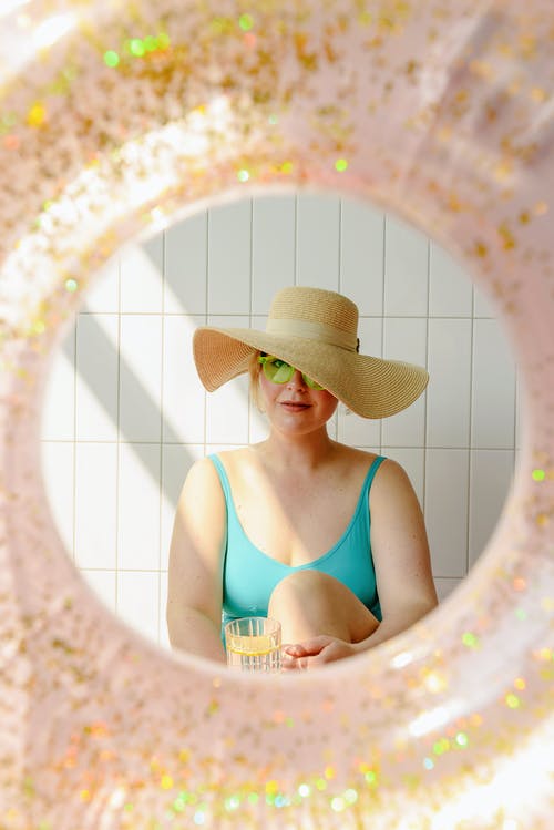 有关垂直拍摄, 墨镜, 太阳帽的免费素材图片