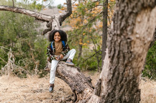 有关儿童, 坐, 女孩的免费素材图片