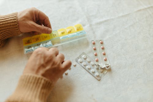 有关容器, 平板电脑, 手的免费素材图片