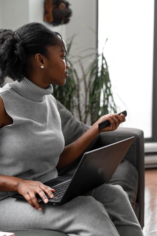 有关坐, 垂直拍摄, 握住的免费素材图片