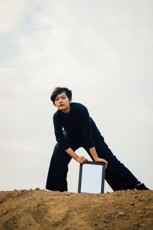 有关咖啡色头发的女人, 年轻, 摆姿势的免费素材图片